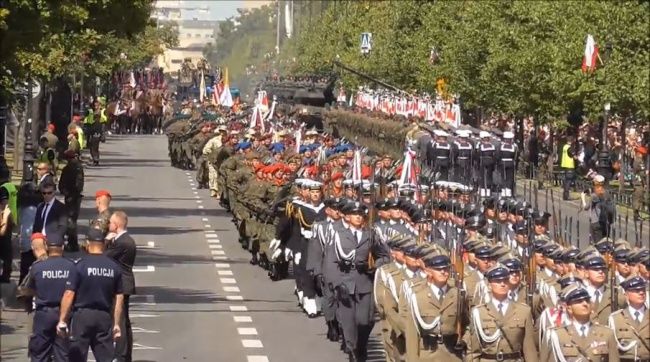 В Варшаве прошел военный парад в честь 20-летия вступления Польши в НАТО.