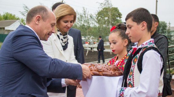 В Комрате открыли мемориальную доску и провели торжественно собрание.