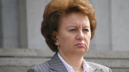 Гречаная выразила возмущение, что "молдавскому народу пытаются внушить, что он в этой войне не победил, а проиграл, что праздновать День Победы по этой причине ему ни в коем случае не следует".