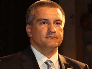 Mai tîrziu Aksenov a confirmat că a fost numit prim-ministru al Crimeei. El a mai spus că "Rusia nu va lăsa Crimeea la necaz".