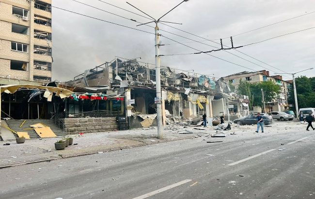 В центре Краматорска ракета ударила в кафе.