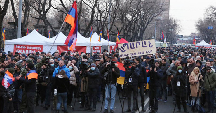 В Ереване начался митинг за отставку премьера Пашиняна.