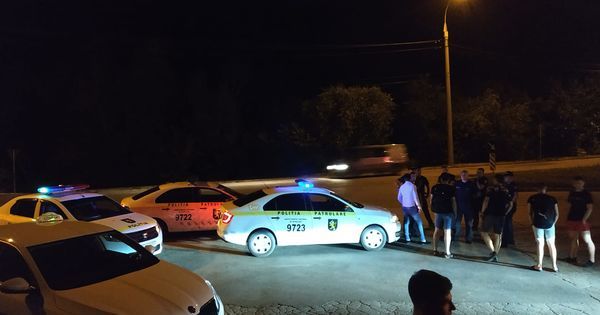 В Яловенах пассажир избил таксиста.