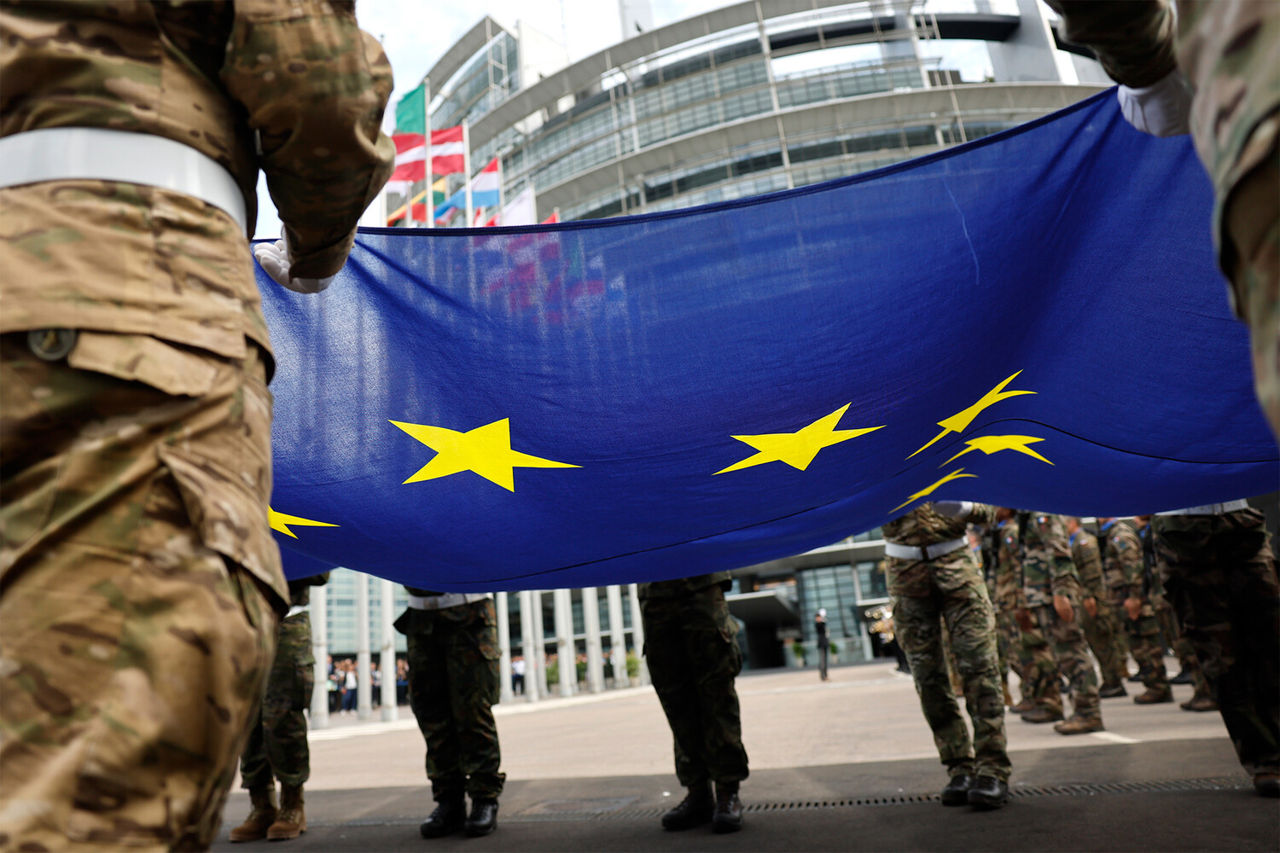 Reuters: UE discută despre trimiterea forțelor de menținere a păcii în Ucraina.