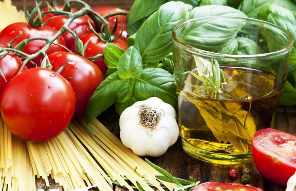 Диетологи назвали продукты, которые помогут выглядеть моложе.