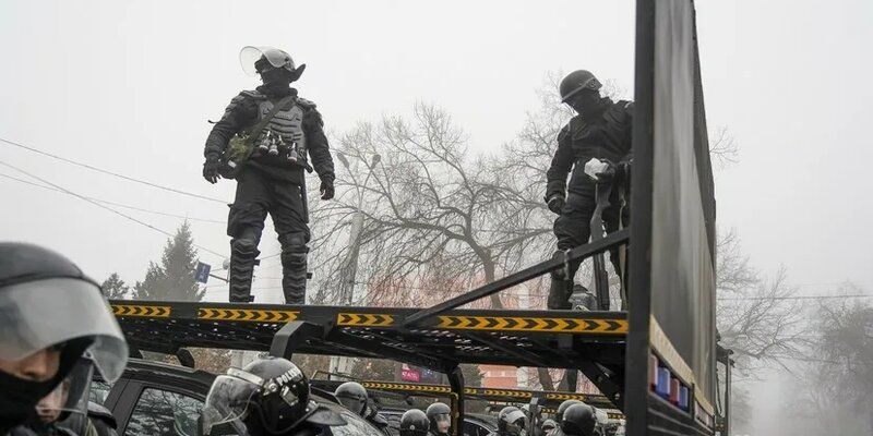 Во время беспорядков в Казахстане погибли 18 силовиков.