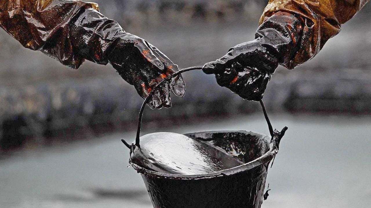 Нефть марки WTI подорожала на 4,4% на фоне ракетных ударов Ирана по американским военным базам в Ираке.