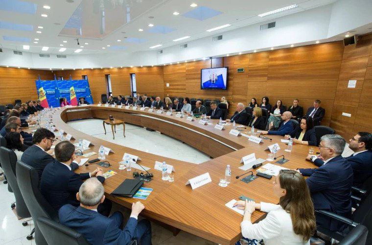 Нику Попеску участвует в заседании дипломатов Республики Молдова.