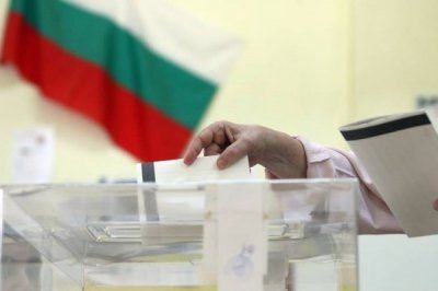 Второй тур выборов главы государства начался в воскресенье в 7:00 по местному времени.