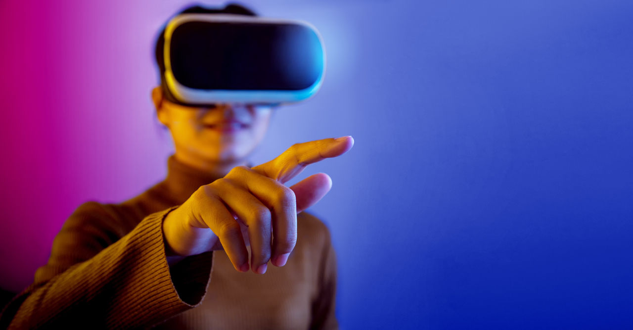 Bloomberg: Apple передумала требовать iPhone для работы AR-гарнитуры Reality Pro.