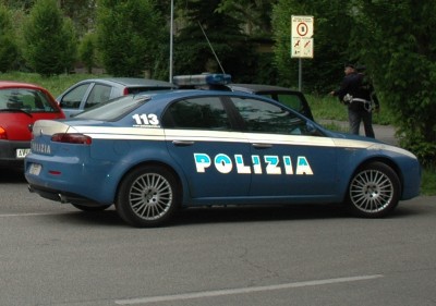 Cel mai probabil, „hoața” a fost surprinsă de camerele de supraveghere, astfel a fost dată în vileag de către angajații magazinului.