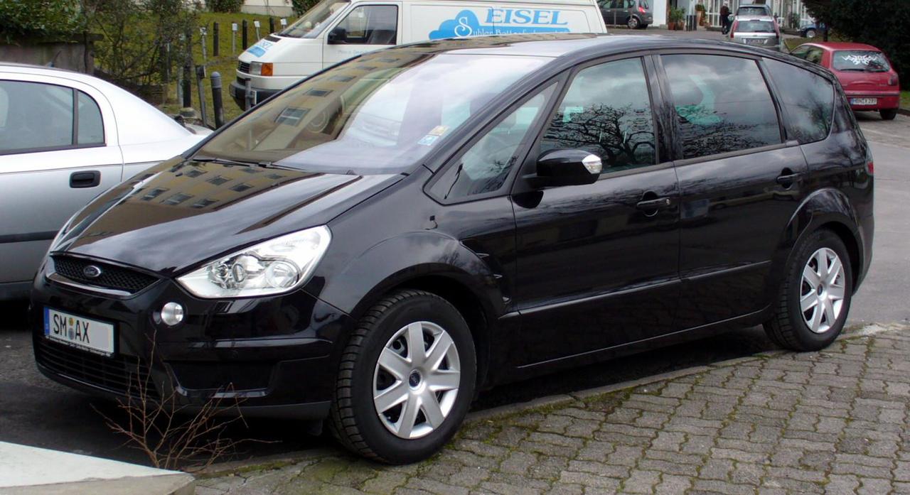 Aвтомобилем марки Ford S-max, зарегистрированным в Литве, управлял 43-летний литовец.