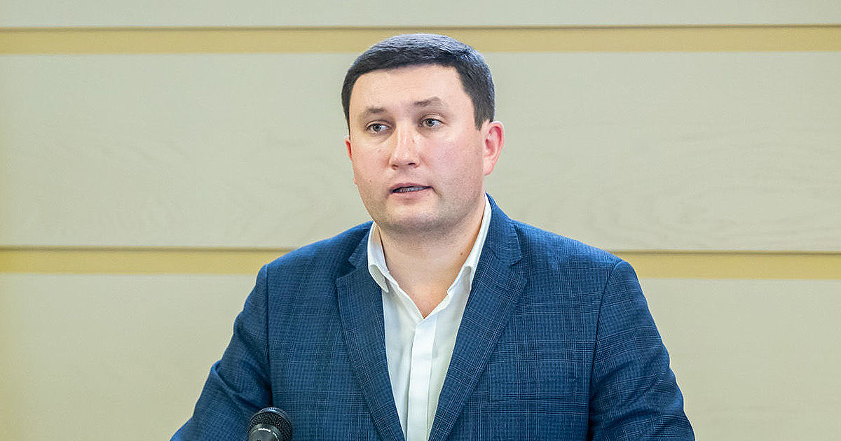 Односталко: Пропаганда партии власти перешла из телевизора в школьные кабинеты.