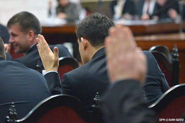 Осенне-зимняя сессия парламента начнется 2 сентября.