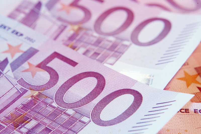 Ежедневная оплата труда европейских советников составляет 500-600 евро.