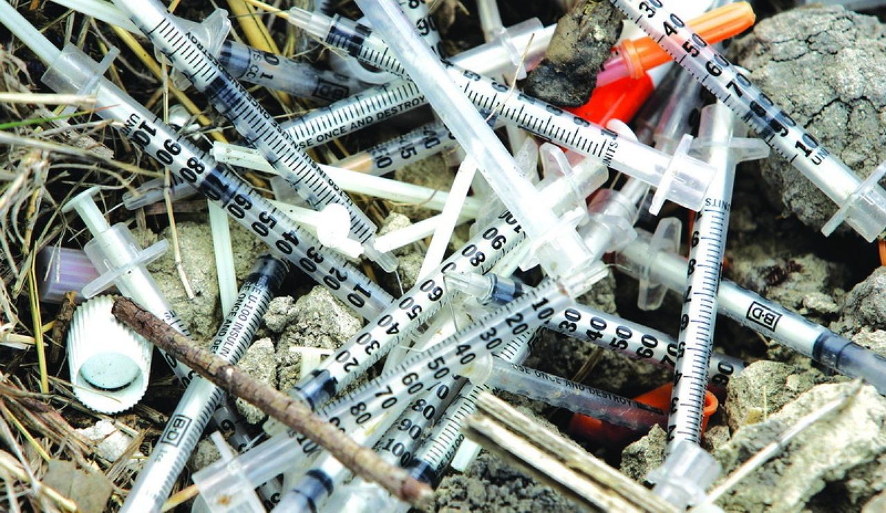 O firmă a adunat ilegal deşeuri medicale într-un depozit din Cahul