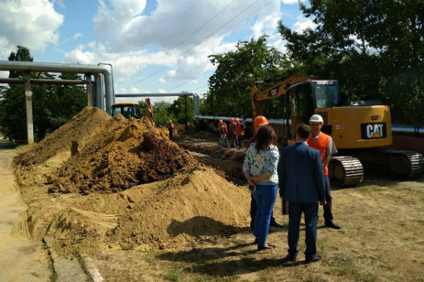 Коллектор обеспечивает отвод сточных вод в городе Яловень, частично в микрорайоне Скиноаса и в секторе Ботаника.