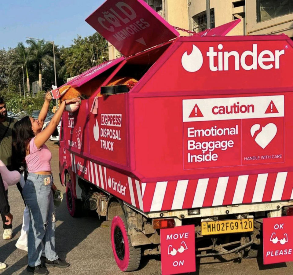 Tinder запустил «свалку для бывших».