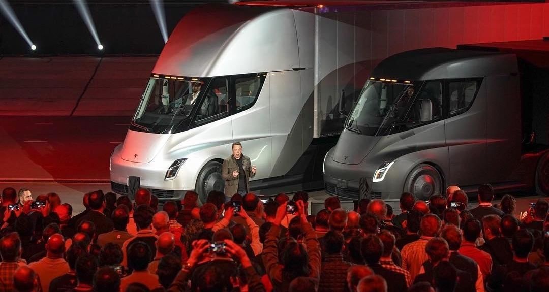 Tesla отложила выпуск грузовиков на 2022 год.