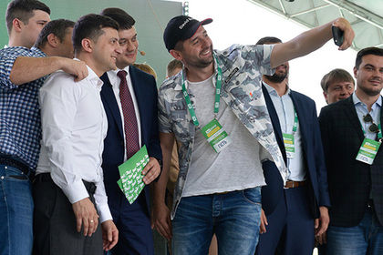 Названо число поддерживающих Зеленского украинцев.