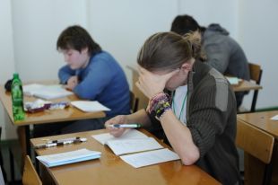 В этом году экзамены на степень бакалавра сдавали более 21 тысячи выпускников.