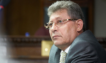 Гимпу считает, что глава государства обязан был назначить исполняющего обязанности премьера до формирования нового правительства.