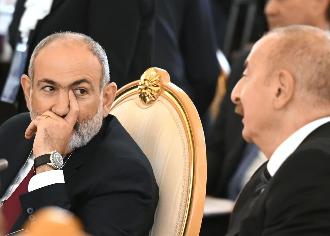 Aliyev consideră nerealist acordul de pace propus de Pașinian