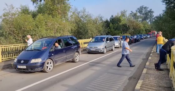 На въезде на таможню Скулень образовались пробки.