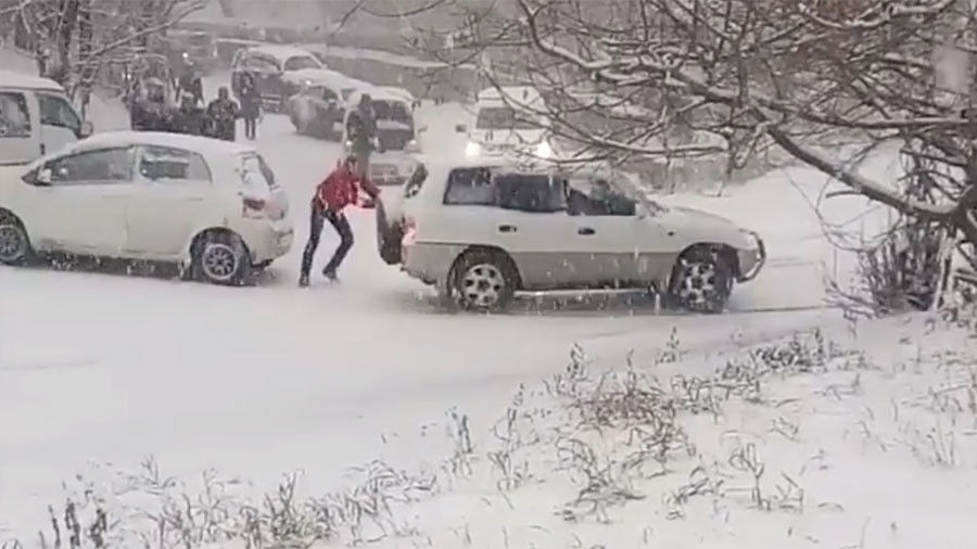 Rusia: Sute de accidente din cauza ninsorilor abundente