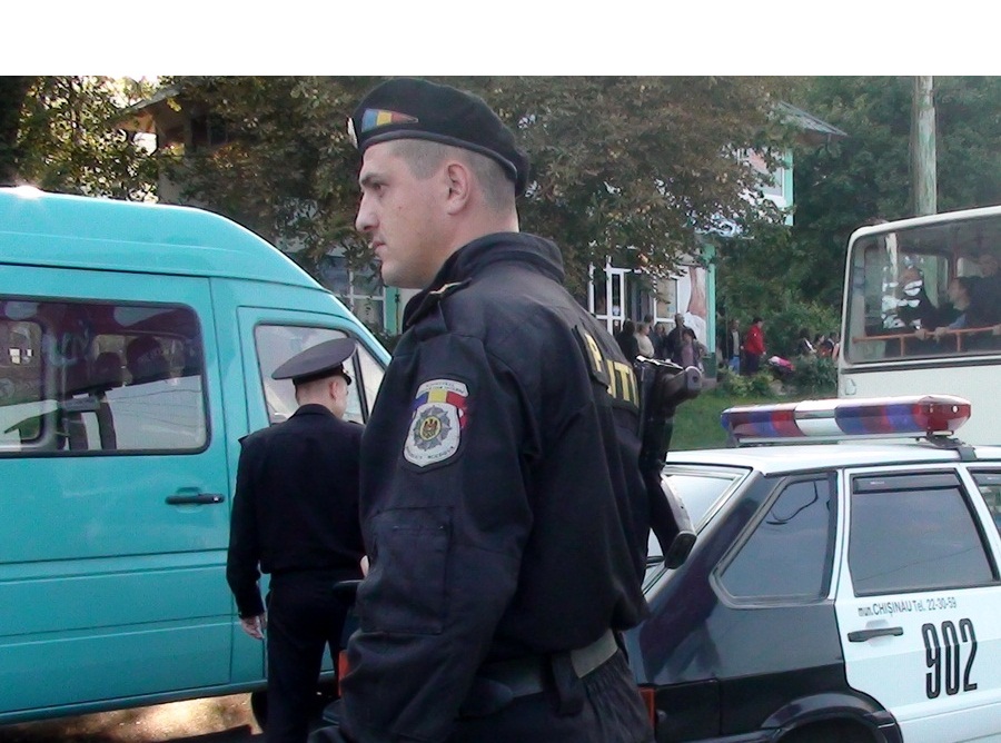 Полиция проверяла  наличие документов, ездит ли водитель пристегнутым, соблюдает ли правила движения, а также где высаживает пассажиров.