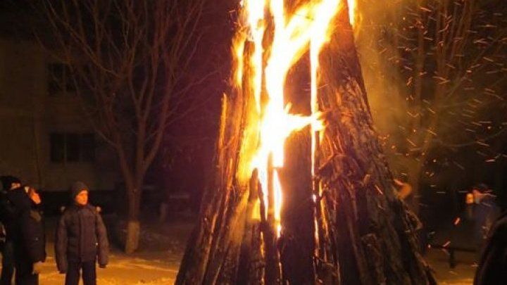 В конце вечера по традиции разожгли костёр. 