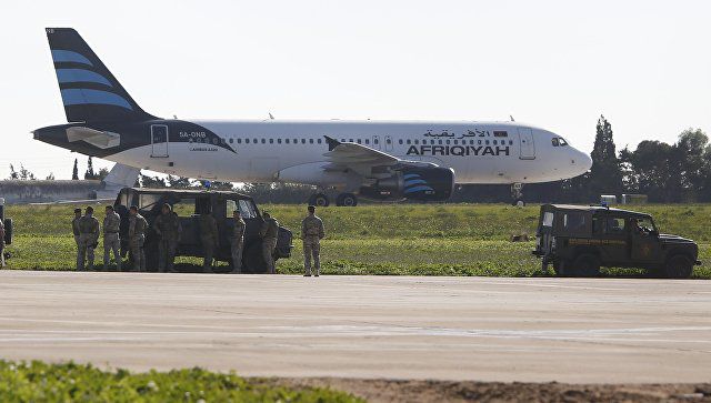 На Мальте освободили еще сорок четыре пассажира из захваченного самолета.
