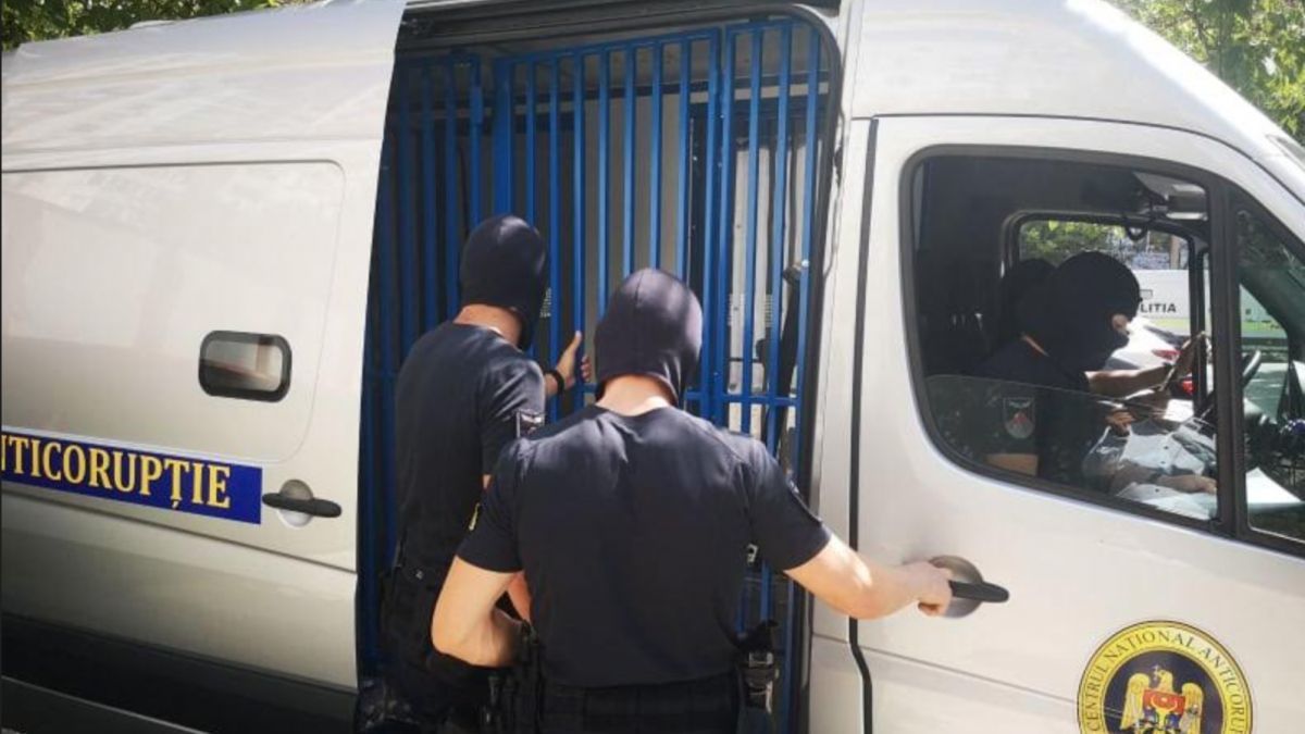 Медики из Центра по инвалидности, подозреваемые в коррупции, помещены под арест.