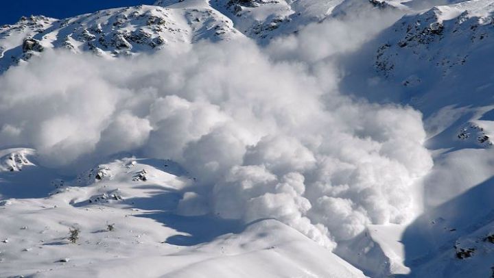 Tragedie în munţii Alpi: Trei oameni au murit în urma unor avalanșe. Foto: publika.md