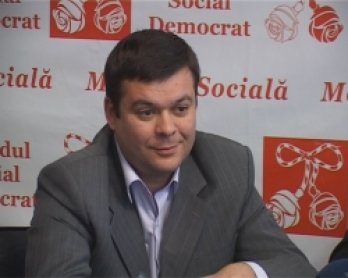 Думитру Годорожа получил в 2012 году примерно 95 тысяч леев за счет зарплаты замминистра сельского хозяйства и 21,6 тысячи леев – на должности председателя Административного совета предприятия Mileștii Mici. 