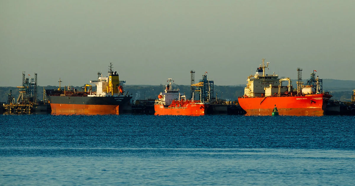 Un ambuteiaj format din 20 de nave cu petrol rusesc se formează în apropierea coastelor Indiei și Chinei.