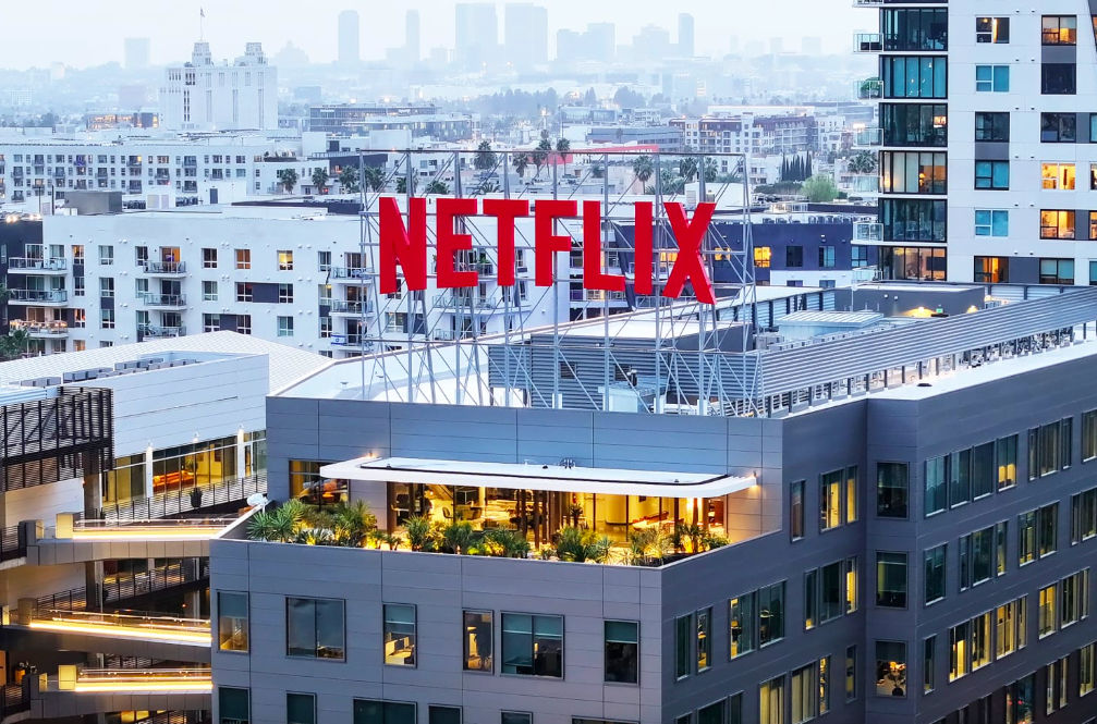 Netflix повысил ставки в гонке за Warner: готов заплатить $83 миллиарда наличными.