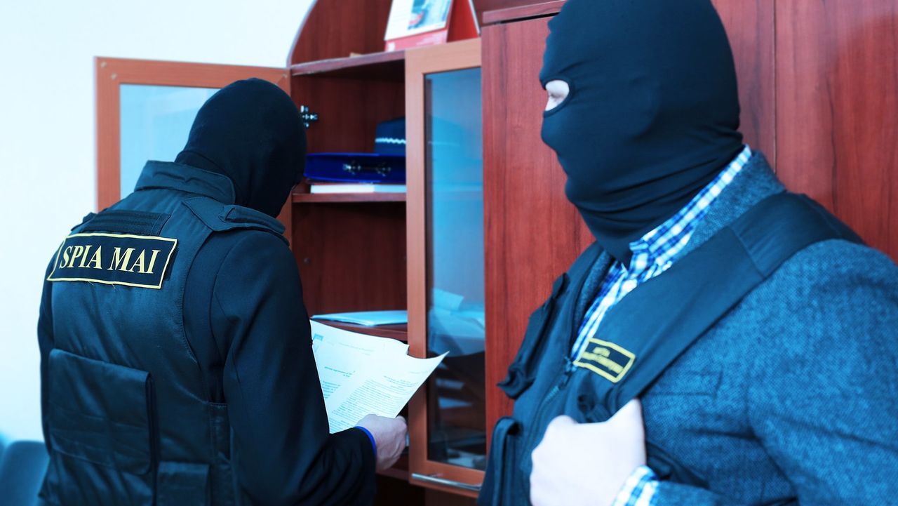 Трое чиновников SPIA подозреваются в нанесении ущерба государственному бюджету.