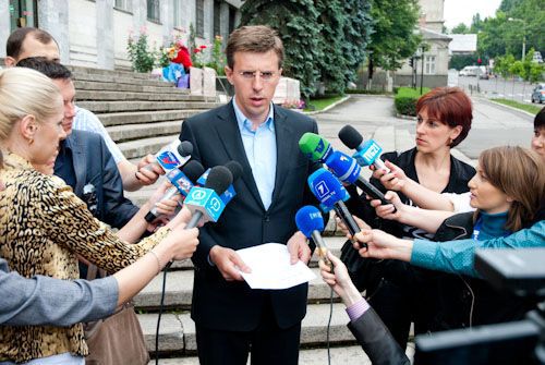 Cele trei partide pro-europene trebuie să găsească un compromis în cadrul negocierilor.