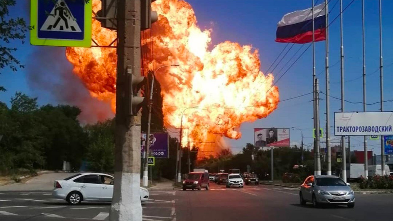  На севере Волгограда прогремели три взрыва: пожар на заправке. Фото: btv.md.