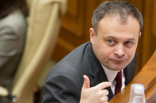Андриан Канду возмущен тем фактом, что нефтяники из Молдовы не снизили цены на топливо на один лей.