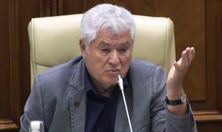 "Поставьте памятник тем, кто украл четыре миллиарда, кто приватизировал страну, разделил землю ...", - прокомментировал Воронин.