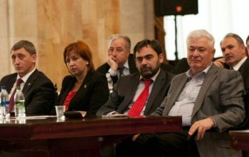 Vladimir Voronin se arată foarte supărat pe deputaţii din cadrul Alianţei de guvernare 