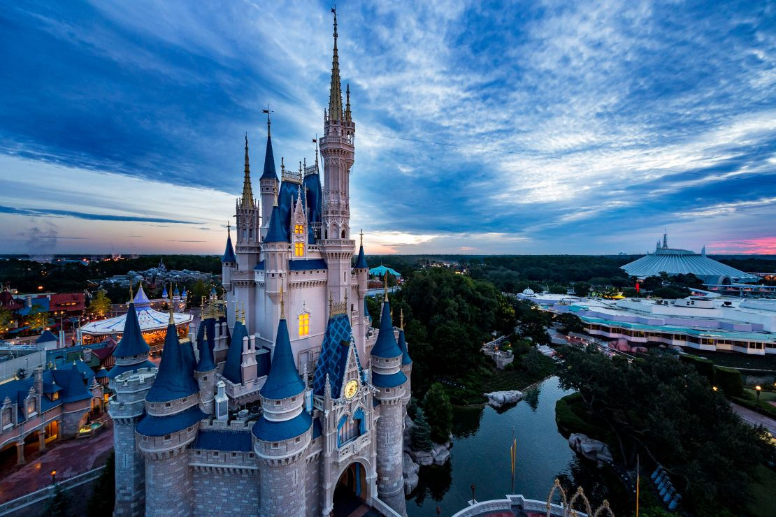 Un val de decese misterioase a cuprins Disney World din Statele Unite.