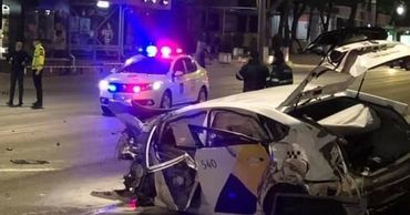 В страшном ДТП погибли водитель такси и его пассажир. 