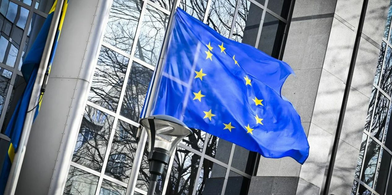 Еврокомиссия заморозила часть средств ЕС для Румынии.