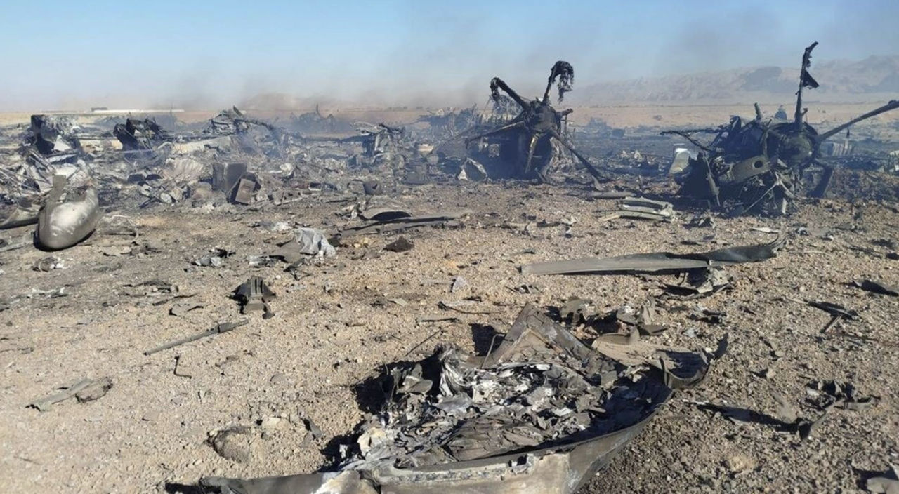 США уничтожили два своих самолета при эвакуации летчика в Иране.