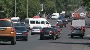 В ближайшие два дня движение транспорта по улице Друмул Скиноасей в столичном пригороде Кодру будет частично перекрыто. 