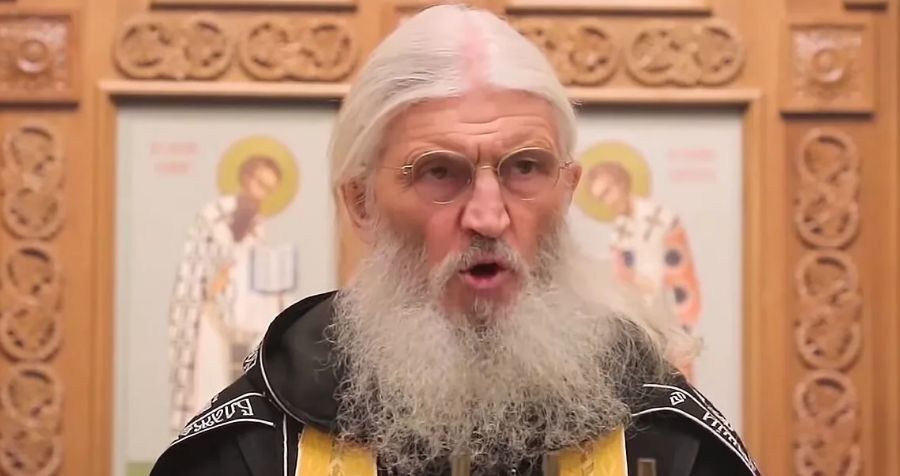 В России проклявший власти схиигумен Сергий взял под контроль монастырь.
