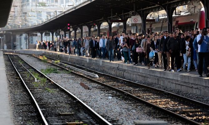 Работа железнодорожного транспорта Франции нарушена.
